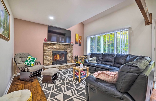 15 Mi to Skiing: Charming Tobyhanna Cottage!