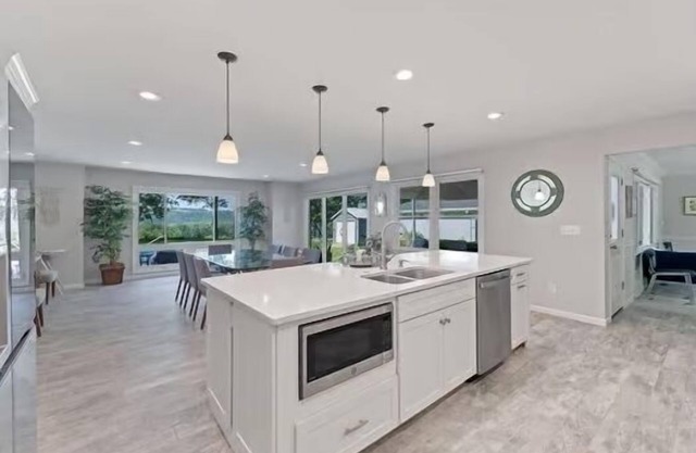 15 min to downtown with inground pool & views of Ohio River & Belterra!