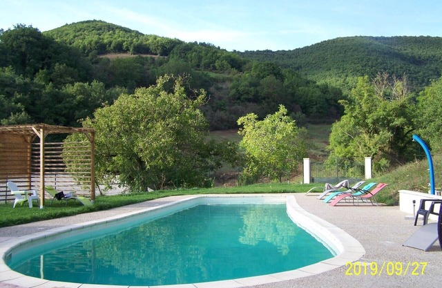 15-person gite with private pool