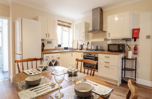 160 CANTERBURY ROAD, family friendly, with a garden in Colchester