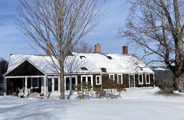 1770 House - An end of a dirt road hideaway where you can relax and unwind.