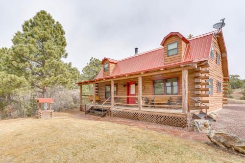 18 Mi to Royal Gorge Peaceful Mtn Cabin with Porch!