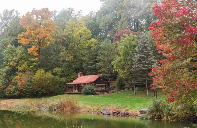 1800's Restored Log Cabin in Woods - 15 Min. Off Pa Turnpike