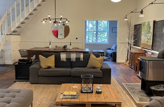 1870 Renovated Historic School House close to Ski Hills Winter Seasonal Rental