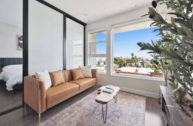 1bdr getaway in Hollywood w/Free Parking, Gym, Pool