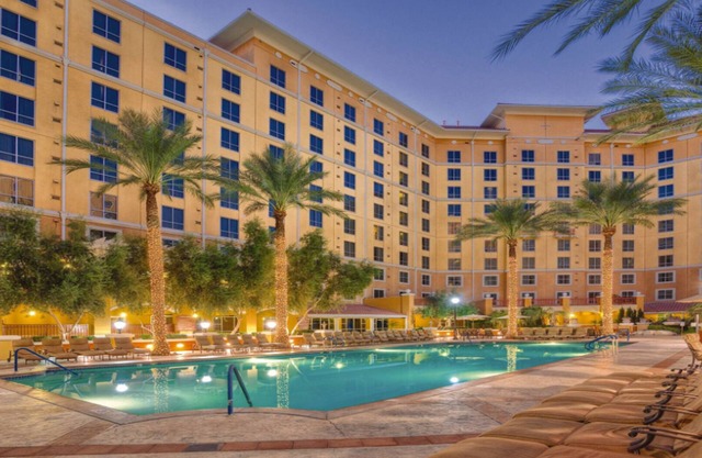 1Bed Las Vegas - Bar, Pools, Hot Tubs, & Theater!