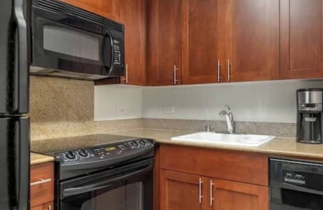 1BR Deluxe Suite with Sparkling Honolulu Skyline-Grand Waikikian Hilton Resort!