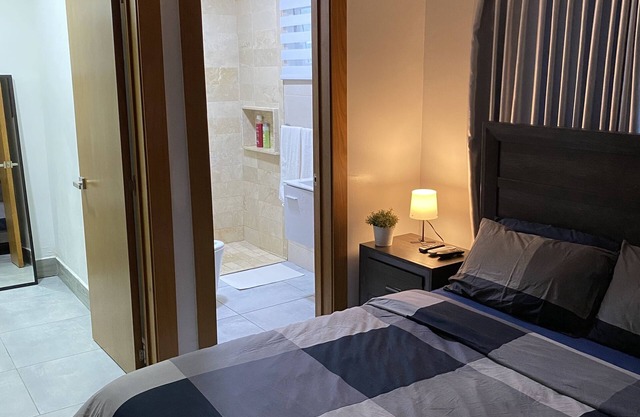 1Br- LUX Location, Pool, Sauna, GYM -no need car for accommodation-