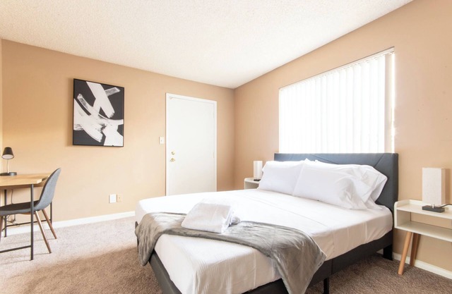 1BR/Pool/Gym/1 Mi To Banner Hospital