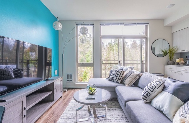 1BR Urban Mercer Island Sophari Suites