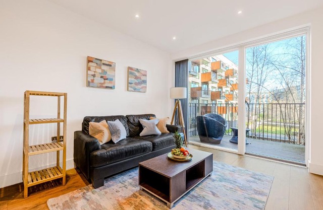 1BR with Patio near Wembley stadium