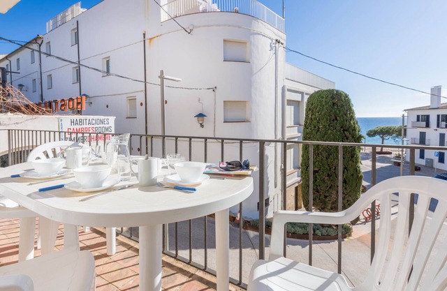 1MARS 01 - Basic 3 bedrooms apartment in fron of the beach of Llafranc