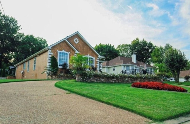 1min to Percy Priest Lake/2 Masters/Quiet Family Home