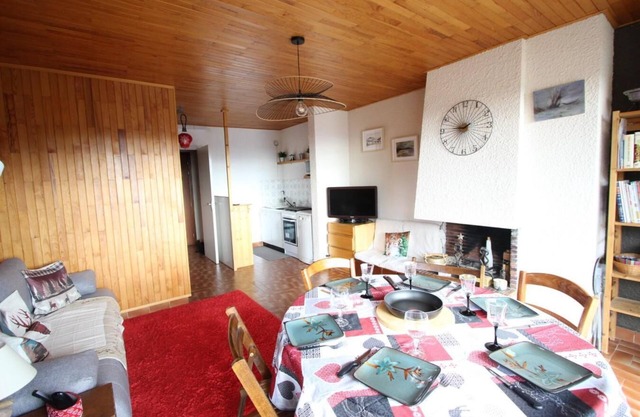 1st floor, balcony, tv, ski locker, 55m², Chamrousse