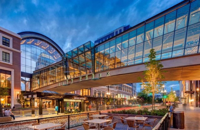 1st Floor Modern 2BR - Cherry Creek