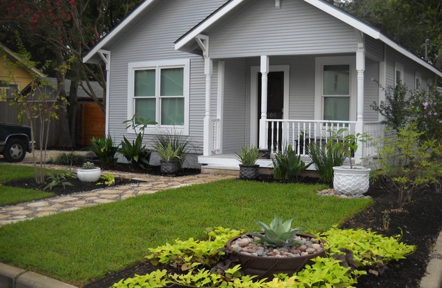 2/1 Sleeps 6 in Central Austin. Great for Football Games, SxSW, ACL, Formula 1