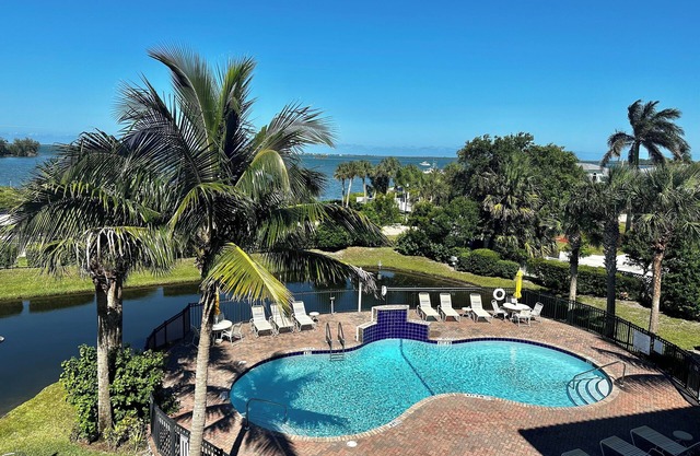 "2/2 luxury furnished waterfront condo in the Sebastian waterfront district
