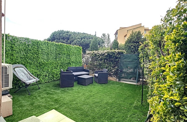 2/3 AIR-CONDITIONED ROOMS GARDEN LEVEL SWIMMING POOL TENNIS PÉTANQUE 5MN FROM BEACHES