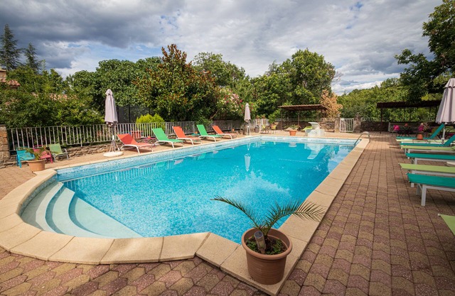 2/4 person gîte in Domaine des Garidels