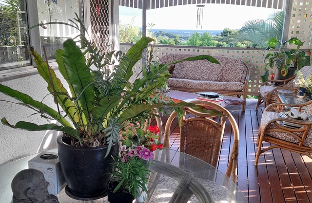 2 B'rm Cool Retreat 90m above Sea Level, & views, in Quiet Area close to Cairns