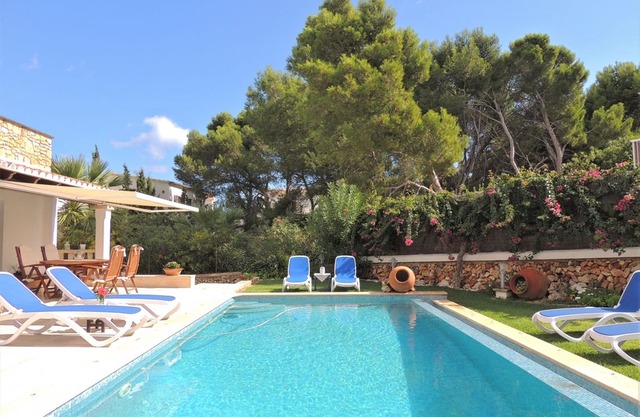 2 Beautiful Villas Offered Together with Communal Garden/Pool/Terrace only 200 m from the Beach!