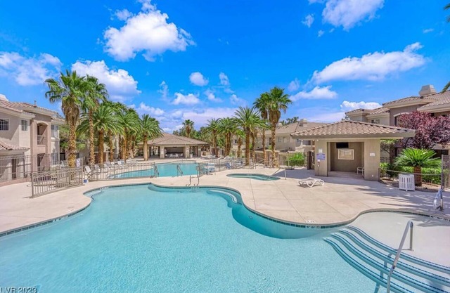 2 Bed 2 Bath - Beautiful Pool, Gym, Game Room