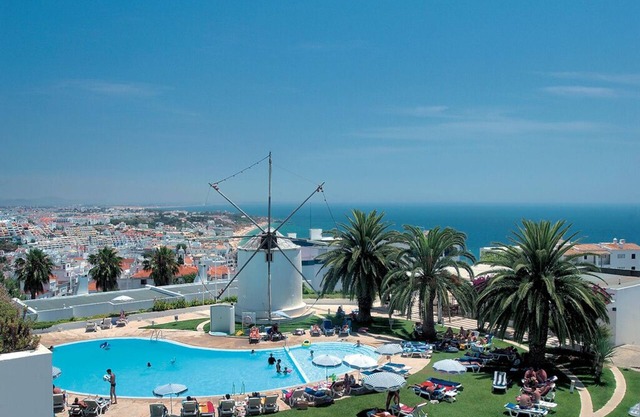2 bed 2 bath ground floor apt with sea views, air con and Wi-Fi
