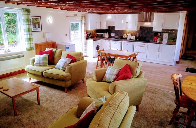 2 bed 2 bath property In North Devon, 9 Acres Pet Friendly, near to beach