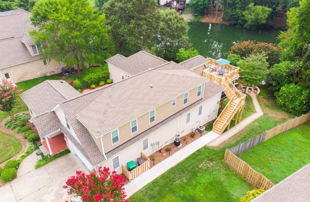 2 bed/2 bath with LR, DR, Kitchen, Laundry & Deck. Parties are not allowed.