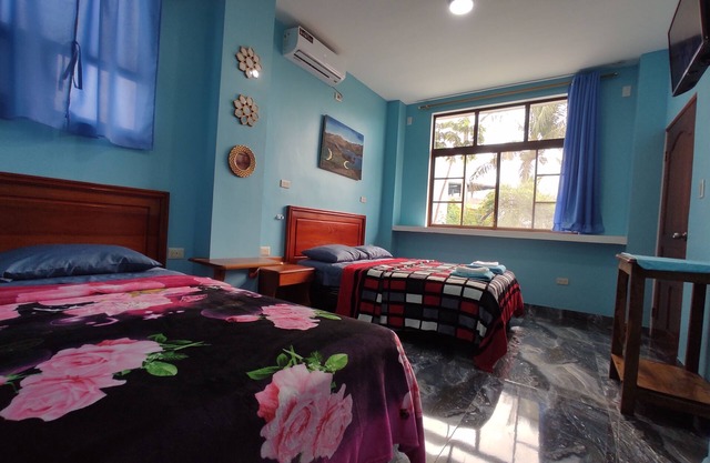 2 Bedrooms House w/AC & Wi-Fi & TV - For 5 Guest - 2 min from the beach!