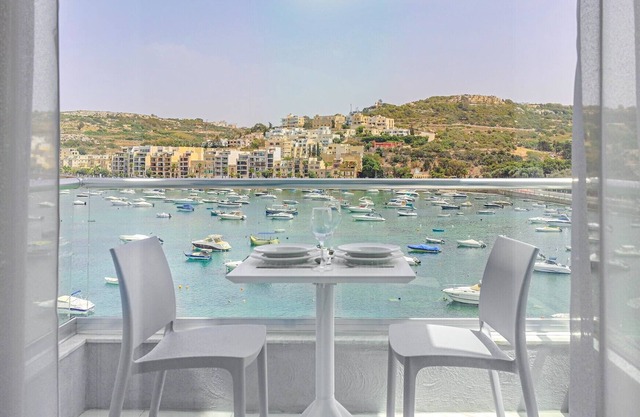 2 Bedroom 1 Bathroom Seaview Apartment