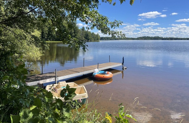 2 bedroom, 1 bath on Lake Moahawksin