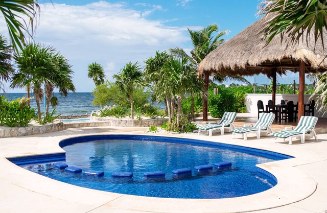 2 Bedroom (3 beds) Beachfront Condo Akumal 201