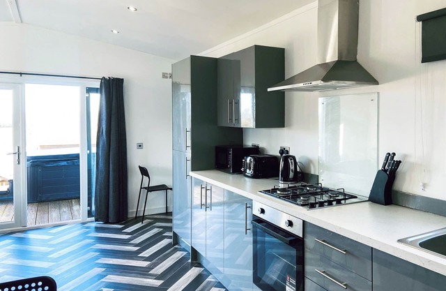 2 bedroom accommodation in Kilwinning