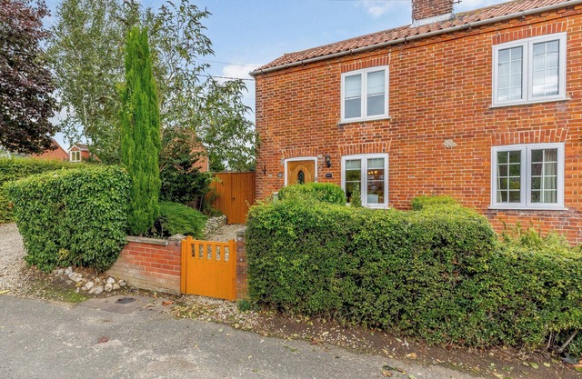 2 bedroom accommodation in Bintree, near Melton Constable