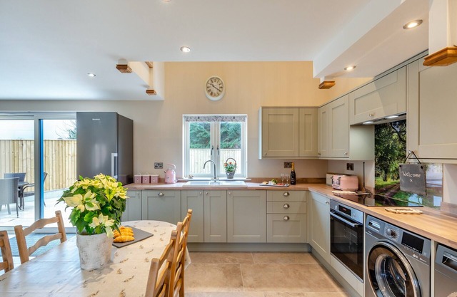 2 bedroom accommodation in Melbourne, Derby