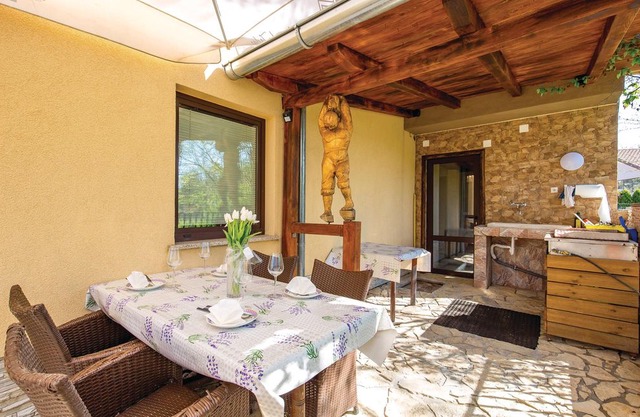 2 bedroom accommodation in Jurdani