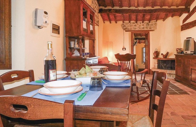 2 bedroom accommodation in Pari