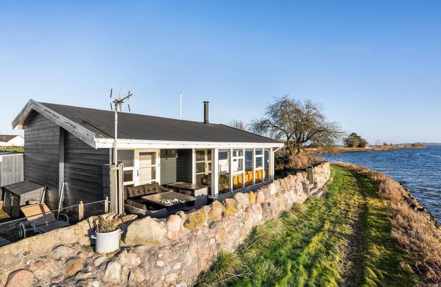 2 bedroom amazing home in Otterup
