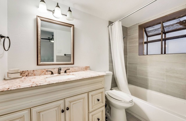 2-bedroom apartment in superb Dallas with WiFi, AC
