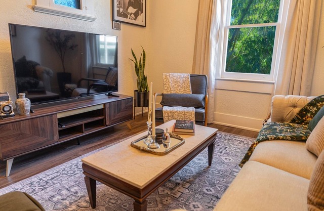 2-bedroom apartment in excellent location DT Orlando, lake Eola, with WiFi, AC