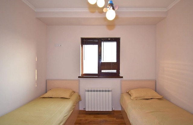 2 bedroom apartment on Opera House