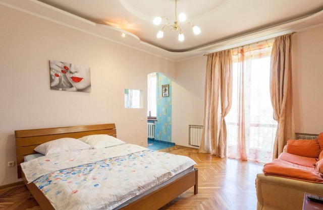 2-bedroom apartment on Victory Square
