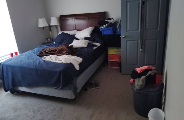 2 bedroom apartment for rent, Great Location minutes to Churchill Downs.