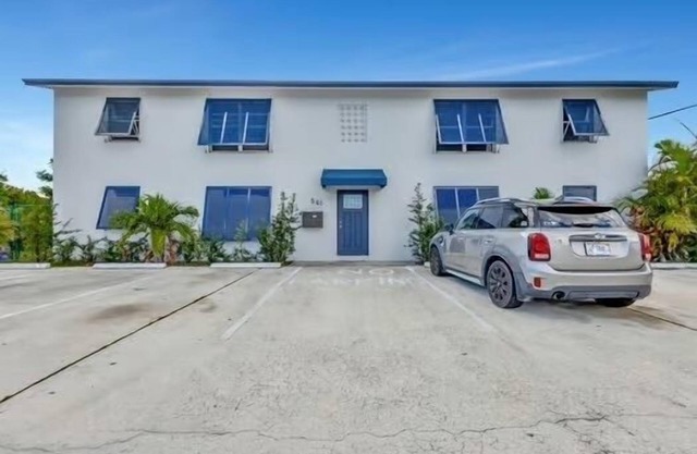 2 bedroom apt, enjoy baseball WiFi close to the Beach & Rapids