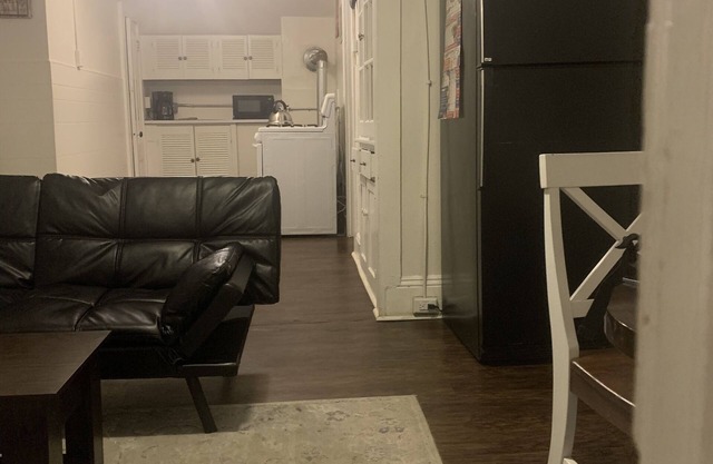 2 bedroom apt next to highway and close to downtown