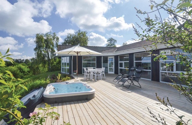 2 bedroom awesome home in Fårevejle