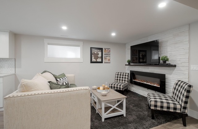 2 Bedroom Bsmt Suite in the Heart of the City