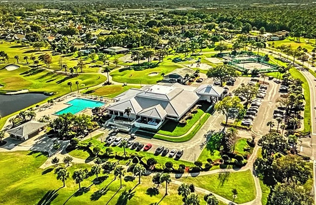 2-bedroom condo gated Ventura Orlando with AC, WiFi, fitness room, golf, more