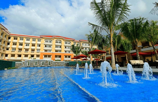 2-bedroom condo in enchanting Cebu City with fitness room, AC